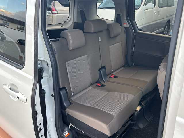 トヨタ シエンタ ハイブリッド G 長野県 2023(令5)年 1.3万km ホワイトパールクリスタルシャイン ・純正8インチディスプレイオーディオ/・バックカメラ/・ビルトインETC/・プリクラッシュセーフティ/・オートマチックハイビーム/・レーダークルーズコントロール/・レーンキープアシスト/・ブラインドスポットモニター/・両側パワースライドドア/・社外15インチアルミホイール/・純正AW付き夏タイヤ積込有り/・横滑り防止装置/・LEDヘッドライト/・オートライト/・コーナーセンサー/・純正フロアマット/・ウィンカーミラー/・電動格納ミラー/・スマートキー/・エンジンプッシュスタート