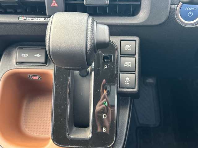 トヨタ シエンタ ハイブリッド G 長野県 2023(令5)年 1.3万km ホワイトパールクリスタルシャイン ・純正8インチディスプレイオーディオ/・バックカメラ/・ビルトインETC/・プリクラッシュセーフティ/・オートマチックハイビーム/・レーダークルーズコントロール/・レーンキープアシスト/・ブラインドスポットモニター/・両側パワースライドドア/・社外15インチアルミホイール/・純正AW付き夏タイヤ積込有り/・横滑り防止装置/・LEDヘッドライト/・オートライト/・コーナーセンサー/・純正フロアマット/・ウィンカーミラー/・電動格納ミラー/・スマートキー/・エンジンプッシュスタート