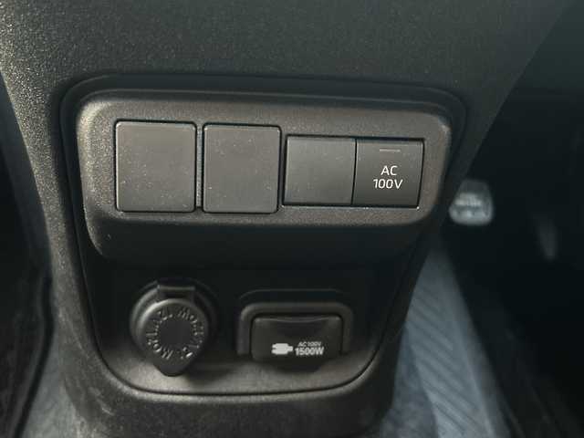 トヨタ シエンタ ハイブリッド G 長野県 2023(令5)年 1.3万km ホワイトパールクリスタルシャイン ・純正8インチディスプレイオーディオ/・バックカメラ/・ビルトインETC/・プリクラッシュセーフティ/・オートマチックハイビーム/・レーダークルーズコントロール/・レーンキープアシスト/・ブラインドスポットモニター/・両側パワースライドドア/・社外15インチアルミホイール/・純正AW付き夏タイヤ積込有り/・横滑り防止装置/・LEDヘッドライト/・オートライト/・コーナーセンサー/・純正フロアマット/・ウィンカーミラー/・電動格納ミラー/・スマートキー/・エンジンプッシュスタート