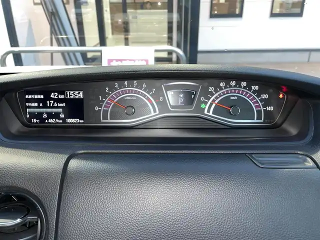 ホンダ Ｎ ＢＯＸ 2トン カスタム G L ホンダセンシング 青森県 2017(平29)年 10.1万km プレミアムホワイトパールⅡ (株)IDOMが運営する【じしゃロン青森店】の自社ローン専用車両になりますこちらは現金ご利用時の価格です。自社ローンご希望の方は別途その旨お申付け下さい。/４ＷＤ/人気のツートンカラー/純正８インチＳＤナビ/　AM/FM/CD/DVD/SD/BT/フルセグＴＶ/バックカメラ/純正ドライブレコーダー/ビルトインＥＴＣ/両側パワースライドドア/クルーズコントロール/ＥＣＯＮモード/衝突被害軽減システム/レーンキープアシスト/横滑り防止装置/オートライト/ＬＥＤヘッドランプ/フォグランプ/シートヒーター（D/N）/ドアミラーヒーター/プラズマクラスターイオン/ドアバイザー/純正フロアマット/純正１４インチアルミホイール装着