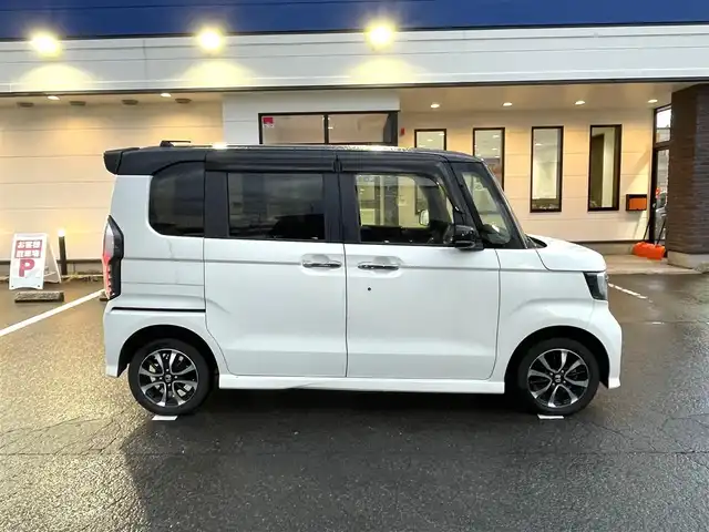 ホンダ Ｎ ＢＯＸ 2トン カスタム G L ホンダセンシング 青森県 2017(平29)年 10.1万km プレミアムホワイトパールⅡ (株)IDOMが運営する【じしゃロン青森店】の自社ローン専用車両になりますこちらは現金ご利用時の価格です。自社ローンご希望の方は別途その旨お申付け下さい。/４ＷＤ/人気のツートンカラー/純正８インチＳＤナビ/　AM/FM/CD/DVD/SD/BT/フルセグＴＶ/バックカメラ/純正ドライブレコーダー/ビルトインＥＴＣ/両側パワースライドドア/クルーズコントロール/ＥＣＯＮモード/衝突被害軽減システム/レーンキープアシスト/横滑り防止装置/オートライト/ＬＥＤヘッドランプ/フォグランプ/シートヒーター（D/N）/ドアミラーヒーター/プラズマクラスターイオン/ドアバイザー/純正フロアマット/純正１４インチアルミホイール装着