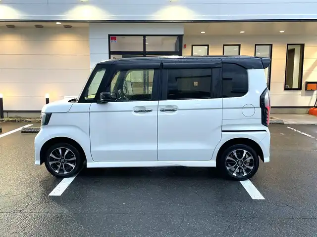 ホンダ Ｎ ＢＯＸ 2トン カスタム G L ホンダセンシング 青森県 2017(平29)年 10.1万km プレミアムホワイトパールⅡ (株)IDOMが運営する【じしゃロン青森店】の自社ローン専用車両になりますこちらは現金ご利用時の価格です。自社ローンご希望の方は別途その旨お申付け下さい。/４ＷＤ/人気のツートンカラー/純正８インチＳＤナビ/　AM/FM/CD/DVD/SD/BT/フルセグＴＶ/バックカメラ/純正ドライブレコーダー/ビルトインＥＴＣ/両側パワースライドドア/クルーズコントロール/ＥＣＯＮモード/衝突被害軽減システム/レーンキープアシスト/横滑り防止装置/オートライト/ＬＥＤヘッドランプ/フォグランプ/シートヒーター（D/N）/ドアミラーヒーター/プラズマクラスターイオン/ドアバイザー/純正フロアマット/純正１４インチアルミホイール装着