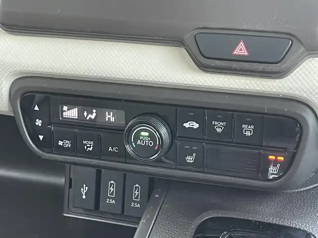 ホンダ Ｎ ＢＯＸ L ターボ 滋賀県 2021(令3)年 4.7万km ルナシルバーM 純正ナビ/（CD/DVD/BT/フルセグTV/SD/USB）/ホンダセンシング/・衝突軽減ブレーキ（CMBS）/・誤発進抑制機能/・後方誤発進抑制機/・渋滞追従機能付アダプティブクルーズコントロール（ACC）/・車線維持支援システム（LKAS）/・路外逸脱抑制機能/・歩行者事故低減ステアリング/・先行車発進お知らせ機能/・標識認識機能/・オートハイビーム/バックカメラ/ビルトインETC/両側パワースライドドア/前席シートヒーター/パーキングセンサー/パドルシフト/LEDヘッドライト/純正フロアマット