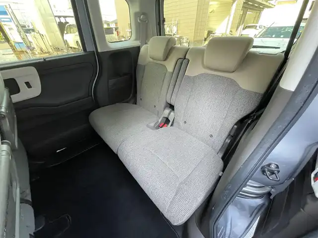 ホンダ Ｎ ＢＯＸ L ターボ 滋賀県 2021(令3)年 4.7万km ルナシルバーM 純正ナビ/（CD/DVD/BT/フルセグTV/SD/USB）/ホンダセンシング/・衝突軽減ブレーキ（CMBS）/・誤発進抑制機能/・後方誤発進抑制機/・渋滞追従機能付アダプティブクルーズコントロール（ACC）/・車線維持支援システム（LKAS）/・路外逸脱抑制機能/・歩行者事故低減ステアリング/・先行車発進お知らせ機能/・標識認識機能/・オートハイビーム/バックカメラ/ビルトインETC/両側パワースライドドア/前席シートヒーター/パーキングセンサー/パドルシフト/LEDヘッドライト/純正フロアマット