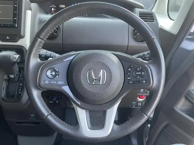 ホンダ Ｎ ＢＯＸ L ターボ 滋賀県 2021(令3)年 4.7万km ルナシルバーM 純正ナビ/（CD/DVD/BT/フルセグTV/SD/USB）/ホンダセンシング/・衝突軽減ブレーキ（CMBS）/・誤発進抑制機能/・後方誤発進抑制機/・渋滞追従機能付アダプティブクルーズコントロール（ACC）/・車線維持支援システム（LKAS）/・路外逸脱抑制機能/・歩行者事故低減ステアリング/・先行車発進お知らせ機能/・標識認識機能/・オートハイビーム/バックカメラ/ビルトインETC/両側パワースライドドア/前席シートヒーター/パーキングセンサー/パドルシフト/LEDヘッドライト/純正フロアマット