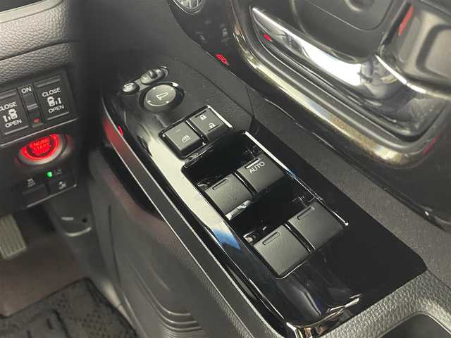 ホンダ Ｎ ＢＯＸ カスタム G L ターボ ホンダセンシング 大分県 2018(平30)年 7.5万km ブリリアントスポーティブルーメタリック2トーン ホンダセンシング/・衝突軽減ブレーキ/・誤発進抑制機能/・後方誤発進抑制機能/・歩行者低減ステアリング/・アダブティブクルーズコントロール/・車線維持支援システム/・路外逸脱抑制機能/純正ディスプレイオーディオ/バックカメラ/ビルトインETC/ハーフレザーシート/パドルシフト/両側パワースライドドア/LEDオートライト/純正アルミホイール/スマートキー