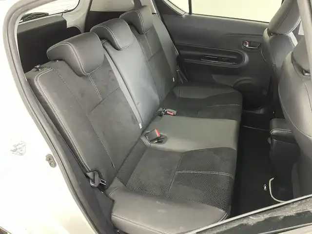 トヨタ アクア G G’s 埼玉県 2015(平27)年 4.5万km ライムホワイトパールクリスタルシャイン クルーズコントロール/純正ナビ/（Bluetooth/CD/DVD/フルセグ)/バックカメラ/ETC/ステアリングスイッチ/シートヒーター/ナノイーエアコン/オートLEDヘッドライト/フォグランプ/スマートキー/スペアキー/ドアバイザー/プッシュスタート/電動格納ミラー/VSC（横滑り防止装置）