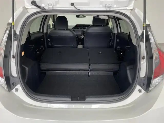 トヨタ アクア G G’s 埼玉県 2015(平27)年 4.5万km ライムホワイトパールクリスタルシャイン クルーズコントロール/純正ナビ/（Bluetooth/CD/DVD/フルセグ)/バックカメラ/ETC/ステアリングスイッチ/シートヒーター/ナノイーエアコン/オートLEDヘッドライト/フォグランプ/スマートキー/スペアキー/ドアバイザー/プッシュスタート/電動格納ミラー/VSC（横滑り防止装置）