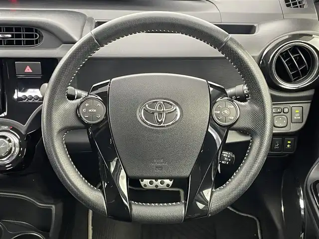 トヨタ アクア G G’s 埼玉県 2015(平27)年 4.5万km ライムホワイトパールクリスタルシャイン クルーズコントロール/純正ナビ/（Bluetooth/CD/DVD/フルセグ)/バックカメラ/ETC/ステアリングスイッチ/シートヒーター/ナノイーエアコン/オートLEDヘッドライト/フォグランプ/スマートキー/スペアキー/ドアバイザー/プッシュスタート/電動格納ミラー/VSC（横滑り防止装置）
