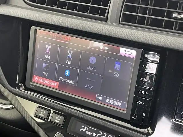 トヨタ アクア G G’s 埼玉県 2015(平27)年 4.5万km ライムホワイトパールクリスタルシャイン クルーズコントロール/純正ナビ/（Bluetooth/CD/DVD/フルセグ)/バックカメラ/ETC/ステアリングスイッチ/シートヒーター/ナノイーエアコン/オートLEDヘッドライト/フォグランプ/スマートキー/スペアキー/ドアバイザー/プッシュスタート/電動格納ミラー/VSC（横滑り防止装置）