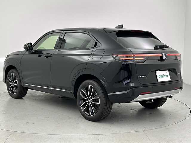 ホンダ ヴェゼル ハイブリッド e:HEV Z 愛知県 2025(令7)年 0.1万km未満 クリスタルブラックパール 登録時走行距離　5km/登録済未使用車/Honda SENSING/●衝突軽減ブレーキ/●先行車発進お知らせ機能/●歩行者事故低減ステアリング/●路外逸脱抑制機能/●標識認識機能/●渋滞追従機能付アダプティブクルーズコントロール/●車線維持支援システム/●トラフィックジャムアシスト/●ブラインドスポットインフォメーション/●誤発進抑制機能/●後方誤発進抑制機能/●近距離衝突軽減ブレーキ/●急アクセル抑制機能/●パーキングセンサーシステム/●後退出庫サポート/●オートハイビーム/●アダプティブドライビングビーム/Honda CONNECTディスプレイオーディオ/・AM/FM/USB/・AppleCarPlay/AndroidAuto/・Bluetooth/・フルセグTV/バックカメラ/ステアリングスイッチ/本革巻きステアリング/ETC2.0/前席シートヒーター/ハンズフリーアクセスパワーテールゲート/LEDシーケンシャルターンシグナルランプ/オートマチックヘッドライト/フォグランプ/ワイヤレス充電器/USB充電【type-C】/フロントグリル【ベルリナブラック】/純正18インチアルミホイール