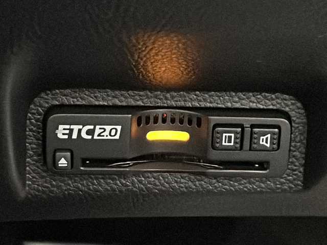 ホンダ ヴェゼル ハイブリッド e:HEV Z 愛知県 2025(令7)年 0.1万km未満 クリスタルブラックパール 登録時走行距離　5km/登録済未使用車/Honda SENSING/●衝突軽減ブレーキ/●先行車発進お知らせ機能/●歩行者事故低減ステアリング/●路外逸脱抑制機能/●標識認識機能/●渋滞追従機能付アダプティブクルーズコントロール/●車線維持支援システム/●トラフィックジャムアシスト/●ブラインドスポットインフォメーション/●誤発進抑制機能/●後方誤発進抑制機能/●近距離衝突軽減ブレーキ/●急アクセル抑制機能/●パーキングセンサーシステム/●後退出庫サポート/●オートハイビーム/●アダプティブドライビングビーム/Honda CONNECTディスプレイオーディオ/・AM/FM/USB/・AppleCarPlay/AndroidAuto/・Bluetooth/・フルセグTV/バックカメラ/ステアリングスイッチ/本革巻きステアリング/ETC2.0/前席シートヒーター/ハンズフリーアクセスパワーテールゲート/LEDシーケンシャルターンシグナルランプ/オートマチックヘッドライト/フォグランプ/ワイヤレス充電器/USB充電【type-C】/フロントグリル【ベルリナブラック】/純正18インチアルミホイール