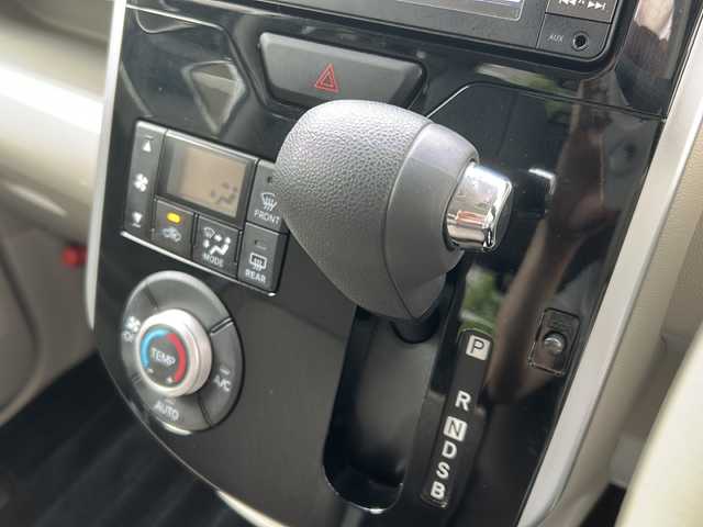 ダイハツ タント X SAⅡ 兵庫県 2016(平28)年 5.3万km ホワイト 純正ディーラーナビ/　Bluetooth・AM/FM・USB・CD・DVD/フルセグTV（走行中視聴可能）/バックカメラ/前方ドライブレコーダー/ETC/片側パワースライドドア/アンチロック・ブレーキ・システム/衝突被害軽減システム/横滑り防止装置/後方コーナーセンサー/レーンキープアシスト/盗難防止装置/オートライト/スマートキー/スペアキー×1/取扱説明書/保証書