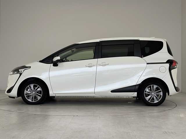 トヨタ シエンタ ハイブリッド G クエロ 愛知県 2022(令4)年 4.4万km ホワイトパールクリスタルシャイン トヨタセーフティセンス/衝突軽減システム/純正９型SDナビ（SDなし）/全方位カメラ/両側パワースライドドア/クルーズコントロール/シートヒーター/フルセグ/CD/DVD/Bluetooth/バックカメラ/コーナーセンサー/純正アルミホイール/ＥＴＣ２．０/ステアリングヒーター/オートマチックハイビーム/ステアリングスイッチ/スマートキー/プッシュスタート