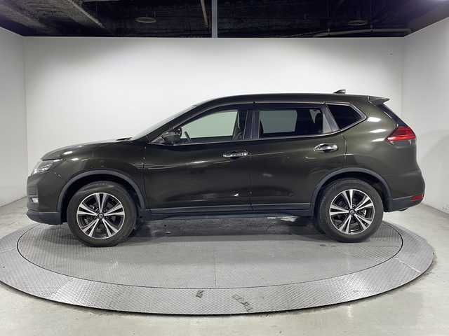 日産 エクストレイル 20Xi 広島県 2018(平30)年 4.6万km チタニウムカーキ 純正9型ナビ　/アラウンドビューモニター　/シートヒーター　/フルセグ　/電動リアゲート　/デジタルルームミラー　/オートハイビーム　/レーンキープアシスト　/コーナーセンサー　/クルーズコントロール　/ドラレコ　/ETC/純正18インチアルミホイール(225/60/R18)/エアバック（運転席/助手席）