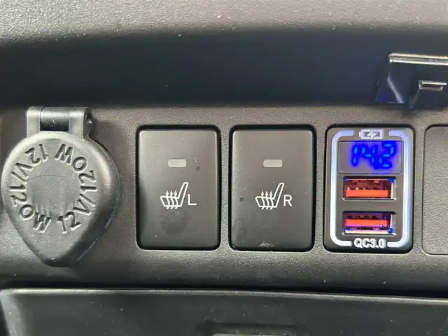 トヨタ ルーミー カスタムG－T 静岡県 2021(令3)年 4.1万km パールホワイトⅢ Toyota Safety Sense/社外9インチメモリーナビ(AVIC-RQ911)/　AM FM CD DVD Bluetooth AUX/ビルトインETC/ドライブレコーダー/LEDオートヘッドライト/デジタルルームミラー/シートヒーター(前席)/LEDルームライト/両側パワースライドドア/ステアリングスイッチ/スマートキー2本/社外充電ポート/フルセグTV/アラウンドビューモニター
