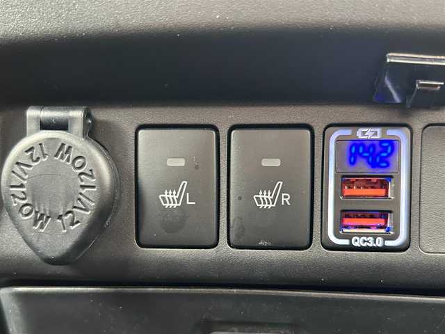 トヨタ ルーミー カスタムG－T 静岡県 2021(令3)年 4.1万km パールホワイトⅢ Toyota Safety Sense/社外9インチメモリーナビ(AVIC-RQ911)/　AM FM CD DVD Bluetooth AUX/ビルトインETC/ドライブレコーダー/LEDオートヘッドライト/デジタルルームミラー/シートヒーター(前席)/LEDルームライト/両側パワースライドドア/ステアリングスイッチ/スマートキー2本/社外充電ポート/フルセグTV/アラウンドビューモニター