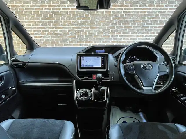 トヨタ ヴォクシー ZS 煌Ⅲ 岩手県 2020(令2)年 5.4万km ホワイトパールクリスタルシャイン ４WD/寒冷地仕様/両側パワースライドドア/MTモード付きAT/トヨタセーフティセンスC/プリクラッシュセーフティ/クルーズコントロール/クリアランスソナー/アイドリングストップ/純正ナビ/フルセグTV/バックカメラ/ETC/LEDヘッドライト/純正16インチアルミホイール