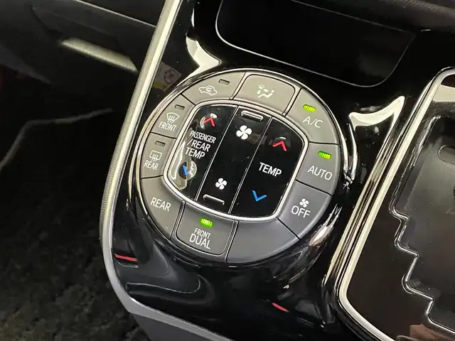トヨタ ヴォクシー ZS 煌Ⅲ 岩手県 2020(令2)年 5.4万km ホワイトパールクリスタルシャイン ４WD/寒冷地仕様/両側パワースライドドア/MTモード付きAT/トヨタセーフティセンスC/プリクラッシュセーフティ/クルーズコントロール/クリアランスソナー/アイドリングストップ/純正ナビ/フルセグTV/バックカメラ/ETC/LEDヘッドライト/純正16インチアルミホイール