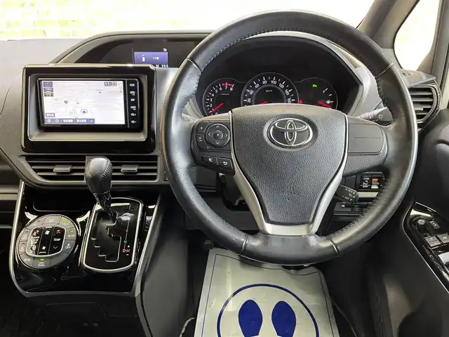 トヨタ ヴォクシー ZS 煌Ⅲ 岩手県 2020(令2)年 5.4万km ホワイトパールクリスタルシャイン ４WD/寒冷地仕様/両側パワースライドドア/MTモード付きAT/トヨタセーフティセンスC/プリクラッシュセーフティ/クルーズコントロール/クリアランスソナー/アイドリングストップ/純正ナビ/フルセグTV/バックカメラ/ETC/LEDヘッドライト/純正16インチアルミホイール