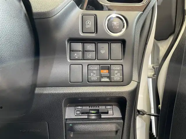 トヨタ ヴォクシー ZS 煌Ⅲ 岩手県 2020(令2)年 5.4万km ホワイトパールクリスタルシャイン ４WD/寒冷地仕様/両側パワースライドドア/MTモード付きAT/トヨタセーフティセンスC/プリクラッシュセーフティ/クルーズコントロール/クリアランスソナー/アイドリングストップ/純正ナビ/フルセグTV/バックカメラ/ETC/LEDヘッドライト/純正16インチアルミホイール