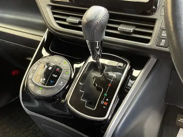 トヨタ ヴォクシー ZS 煌Ⅲ 岩手県 2020(令2)年 5.4万km ホワイトパールクリスタルシャイン ４WD/寒冷地仕様/両側パワースライドドア/MTモード付きAT/トヨタセーフティセンスC/プリクラッシュセーフティ/クルーズコントロール/クリアランスソナー/アイドリングストップ/純正ナビ/フルセグTV/バックカメラ/ETC/LEDヘッドライト/純正16インチアルミホイール