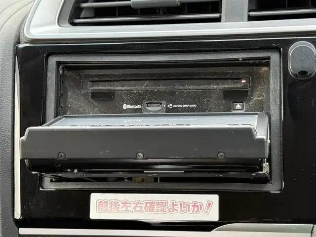 ホンダ フィット ハイブリット F 道南・函館 2019(平31)年 4.9万km ルナシルバーM ・寒冷地仕様/・衝突被害軽減ブレーキ/・車線逸脱警報/・パーキングセンサー/・アダプティブクルーズコントロール/・社外SDナビ/・バックカメラ/・ETC/・ドライブレコーダー/・ホイール付スタッドレスタイヤ積込/・ワイパーデアイサー/・スマートキー/・エンジンプッシュスタート