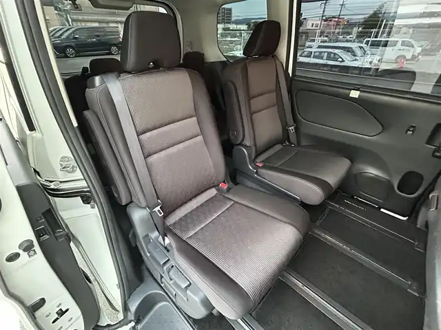 日産 セレナ e－パワー ハイウェイスター V 福岡県 2021(令3)年 5.8万km ブリリアントホワイトパール 純正１０型SDナビ(フルセグ/TV/CD/DVD/BT)プロパイロットアラウンドビューモニターエマージェンシーブレーキコーナーセンサーBSM両側電動パワスラETCUSBポート純正LEDヘットライト純正16インチアルミホイール純正フロアマットスマートキープッシュスタート