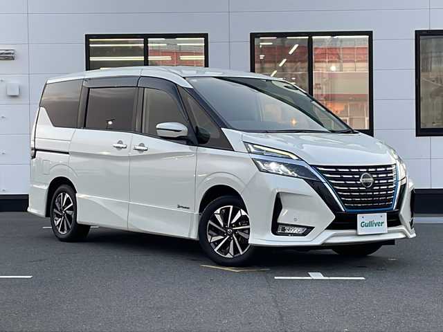 日産 セレナ e－パワー ハイウェイスター V 山口県 2021(令3)年 5.8万km ブリリアントホワイトパール 純正10インチナビ/・フルセグテレビ/CD/DVD/Bluetooth/ETC/ドライブレコーダー/アラウンドビューモニター/セーフティパックB/・プロパイロット/・エマージェンシーブレーキ/・インテリジェント LI（車線逸脱防止支援システム）/・電動パーキングブレーキ/オートブレーキホールド/・インテリジェント DA（ふらつき警報）/・踏み間違い衝突防止アシスト/・フロント/バックソナー/ブラインドスポットモニター/両側パワースライドドア/USBポート/LEDヘッドランプ/フォグランプ/オートライト/純正16インチアルミホイール/純正フロアマット/スマートキー/プッシュスタート/ドアバイザー