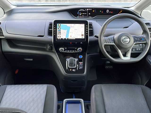 日産 セレナ e－パワー ハイウェイスター V 山口県 2021(令3)年 5.8万km ブリリアントホワイトパール 純正10インチナビ/・フルセグテレビ/CD/DVD/Bluetooth/ETC/ドライブレコーダー/アラウンドビューモニター/セーフティパックB/・プロパイロット/・エマージェンシーブレーキ/・インテリジェント LI（車線逸脱防止支援システム）/・電動パーキングブレーキ/オートブレーキホールド/・インテリジェント DA（ふらつき警報）/・踏み間違い衝突防止アシスト/・フロント/バックソナー/ブラインドスポットモニター/両側パワースライドドア/USBポート/LEDヘッドランプ/フォグランプ/オートライト/純正16インチアルミホイール/純正フロアマット/スマートキー/プッシュスタート/ドアバイザー