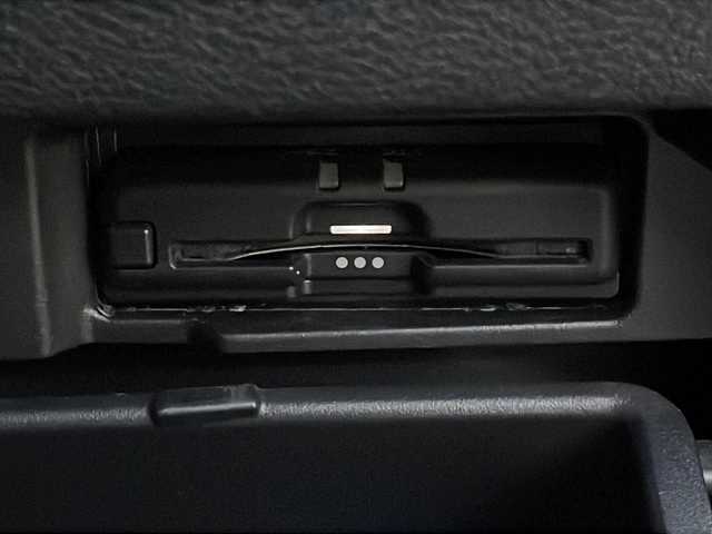 日産 セレナ e－パワー ハイウェイスター V 山口県 2021(令3)年 5.8万km ブリリアントホワイトパール 純正10インチナビ/・フルセグテレビ/CD/DVD/Bluetooth/ETC/ドライブレコーダー/アラウンドビューモニター/セーフティパックB/・プロパイロット/・エマージェンシーブレーキ/・インテリジェント LI（車線逸脱防止支援システム）/・電動パーキングブレーキ/オートブレーキホールド/・インテリジェント DA（ふらつき警報）/・踏み間違い衝突防止アシスト/・フロント/バックソナー/ブラインドスポットモニター/両側パワースライドドア/USBポート/LEDヘッドランプ/フォグランプ/オートライト/純正16インチアルミホイール/純正フロアマット/スマートキー/プッシュスタート/ドアバイザー