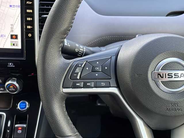 日産 セレナ e－パワー ハイウェイスター V 山口県 2021(令3)年 5.8万km ブリリアントホワイトパール 純正10インチナビ/・フルセグテレビ/CD/DVD/Bluetooth/ETC/ドライブレコーダー/アラウンドビューモニター/セーフティパックB/・プロパイロット/・エマージェンシーブレーキ/・インテリジェント LI（車線逸脱防止支援システム）/・電動パーキングブレーキ/オートブレーキホールド/・インテリジェント DA（ふらつき警報）/・踏み間違い衝突防止アシスト/・フロント/バックソナー/ブラインドスポットモニター/両側パワースライドドア/USBポート/LEDヘッドランプ/フォグランプ/オートライト/純正16インチアルミホイール/純正フロアマット/スマートキー/プッシュスタート/ドアバイザー