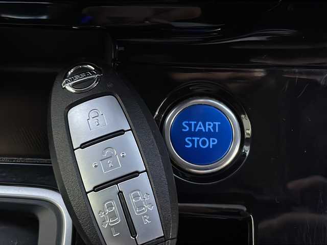 日産 セレナ e－パワー ハイウェイスター V 山口県 2021(令3)年 5.8万km ブリリアントホワイトパール 純正10インチナビ/・フルセグテレビ/CD/DVD/Bluetooth/ETC/ドライブレコーダー/アラウンドビューモニター/セーフティパックB/・プロパイロット/・エマージェンシーブレーキ/・インテリジェント LI（車線逸脱防止支援システム）/・電動パーキングブレーキ/オートブレーキホールド/・インテリジェント DA（ふらつき警報）/・踏み間違い衝突防止アシスト/・フロント/バックソナー/ブラインドスポットモニター/両側パワースライドドア/USBポート/LEDヘッドランプ/フォグランプ/オートライト/純正16インチアルミホイール/純正フロアマット/スマートキー/プッシュスタート/ドアバイザー