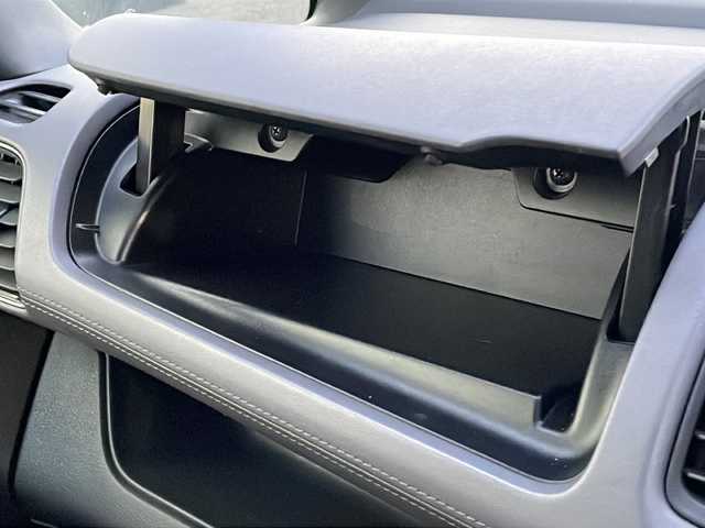 日産 セレナ e－パワー ハイウェイスター V 山口県 2021(令3)年 5.8万km ブリリアントホワイトパール 純正10インチナビ/・フルセグテレビ/CD/DVD/Bluetooth/ETC/ドライブレコーダー/アラウンドビューモニター/セーフティパックB/・プロパイロット/・エマージェンシーブレーキ/・インテリジェント LI（車線逸脱防止支援システム）/・電動パーキングブレーキ/オートブレーキホールド/・インテリジェント DA（ふらつき警報）/・踏み間違い衝突防止アシスト/・フロント/バックソナー/ブラインドスポットモニター/両側パワースライドドア/USBポート/LEDヘッドランプ/フォグランプ/オートライト/純正16インチアルミホイール/純正フロアマット/スマートキー/プッシュスタート/ドアバイザー