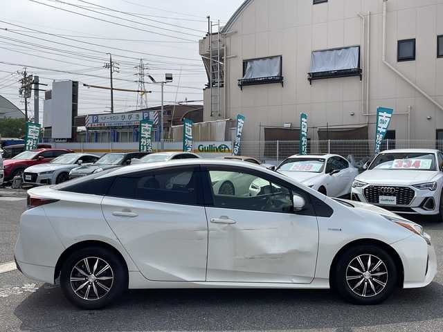 トヨタ プリウス S 愛知県 2016(平28)年 3.6万km ホワイトパールクリスタルシャイン /ワンオーナー//純正メモリナビ//フルセグ//バックカメラ//LEDオートライト//前後ドライブレコーダー//社外15AW//革巻きステアリング//ステアリングスイッチ//EVモード//ECOモード//POWERモード//純正フロアマット//純正ドアバイザー//スマートキー//プッシュスタート//保証書//取扱説明書//記録簿//ナビ取説