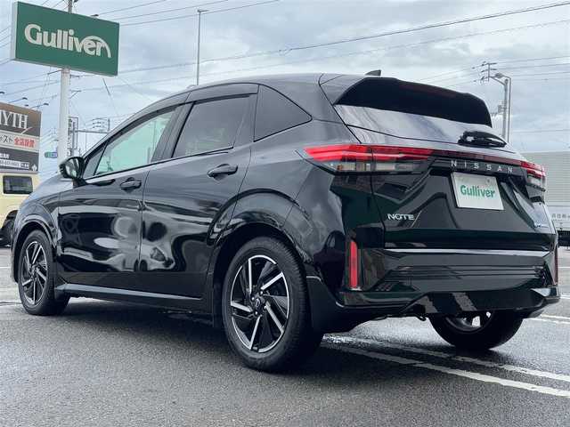 日産 ノート X 徳島県 2024(令6)年 0.8万km スーパーブラック 純正9インチディスプレイオーディオ/　ラジオ/BT/HDMI/USB/全方位カメラ/純正16インチアルミホイール/連動ドライブレコーダー　DH5-D/LEDヘッドライト/電動格納ミラー/コーナーセンサー/純正ドアバイザー/EV MODE/速度標識表示/D-MODE