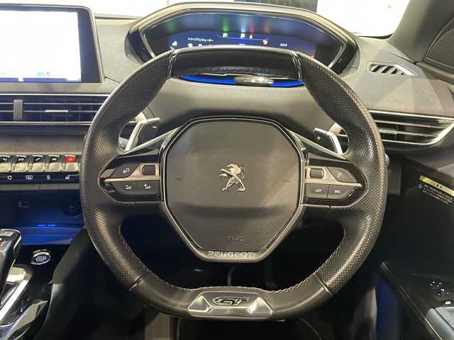 プジョー ３００８ GT ブルー HDi 新潟県 2019(令1)年 4.6万km ビアンカホワイト ファーストクラスパッケージ/・運転席メモリー付電動シート＆マルチポイントランバーサポート/・フロントシートヒーター/・360°ヴィジョン/・パークアシスト/・パノラミックサンルーフ/エレクトニックパーキングブレーキ/ヒルスタートアシスタンス/フロント＆バックソナー/ワイドバックアイカメラ/アクティブセーフティブレーキ（衝突軽減ブレーキ）/・ディスタンスアラート/レーンポジショニングアッシスト/レーンキープアシスト/ブラインドスポットモニターシステム/トラフィックサインアシスト/ドライバーアテンションアラート/アクティブクルーズコントロール（ストップ＆ゴー機能付）/・スピードリミッター/アドバンスドグリップコントロール（ヒルディセントコントロール付）/フルLEDヘッドライト/スタティックコーナリングランプ/スポーティフロントグリル/8インチタッチスクリーン/・AM/FM/TV/Apple Car Play/BT/純正18インチAW/2.0ETC