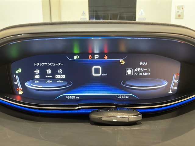 プジョー ３００８ GT ブルー HDi 新潟県 2019(令1)年 4.6万km ビアンカホワイト ファーストクラスパッケージ/・運転席メモリー付電動シート＆マルチポイントランバーサポート/・フロントシートヒーター/・360°ヴィジョン/・パークアシスト/・パノラミックサンルーフ/エレクトニックパーキングブレーキ/ヒルスタートアシスタンス/フロント＆バックソナー/ワイドバックアイカメラ/アクティブセーフティブレーキ（衝突軽減ブレーキ）/・ディスタンスアラート/レーンポジショニングアッシスト/レーンキープアシスト/ブラインドスポットモニターシステム/トラフィックサインアシスト/ドライバーアテンションアラート/アクティブクルーズコントロール（ストップ＆ゴー機能付）/・スピードリミッター/アドバンスドグリップコントロール（ヒルディセントコントロール付）/フルLEDヘッドライト/スタティックコーナリングランプ/スポーティフロントグリル/8インチタッチスクリーン/・AM/FM/TV/Apple Car Play/BT/純正18インチAW/2.0ETC