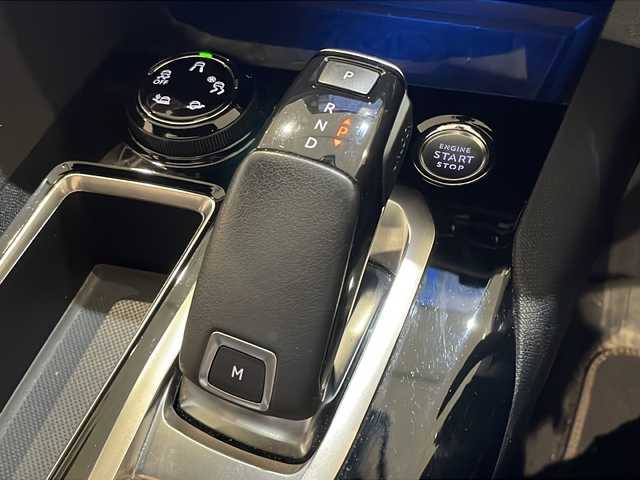 プジョー ３００８ GT ブルー HDi 新潟県 2019(令1)年 4.6万km ビアンカホワイト ファーストクラスパッケージ/・運転席メモリー付電動シート＆マルチポイントランバーサポート/・フロントシートヒーター/・360°ヴィジョン/・パークアシスト/・パノラミックサンルーフ/エレクトニックパーキングブレーキ/ヒルスタートアシスタンス/フロント＆バックソナー/ワイドバックアイカメラ/アクティブセーフティブレーキ（衝突軽減ブレーキ）/・ディスタンスアラート/レーンポジショニングアッシスト/レーンキープアシスト/ブラインドスポットモニターシステム/トラフィックサインアシスト/ドライバーアテンションアラート/アクティブクルーズコントロール（ストップ＆ゴー機能付）/・スピードリミッター/アドバンスドグリップコントロール（ヒルディセントコントロール付）/フルLEDヘッドライト/スタティックコーナリングランプ/スポーティフロントグリル/8インチタッチスクリーン/・AM/FM/TV/Apple Car Play/BT/純正18インチAW/2.0ETC