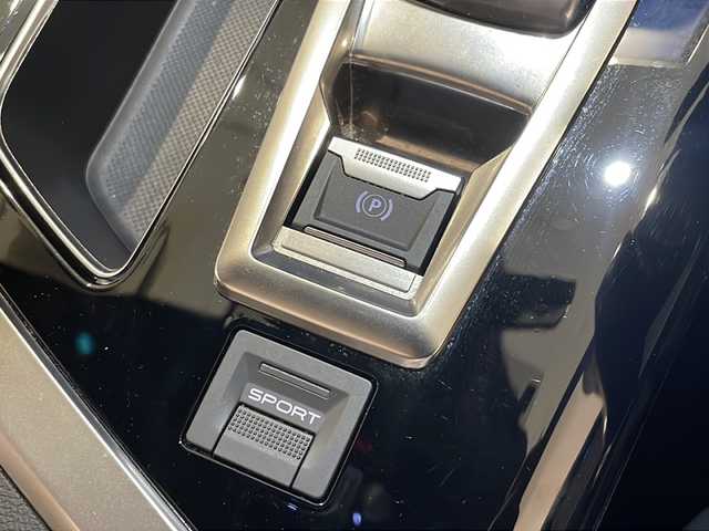 プジョー ３００８ GT ブルー HDi 新潟県 2019(令1)年 4.6万km ビアンカホワイト ファーストクラスパッケージ/・運転席メモリー付電動シート＆マルチポイントランバーサポート/・フロントシートヒーター/・360°ヴィジョン/・パークアシスト/・パノラミックサンルーフ/エレクトニックパーキングブレーキ/ヒルスタートアシスタンス/フロント＆バックソナー/ワイドバックアイカメラ/アクティブセーフティブレーキ（衝突軽減ブレーキ）/・ディスタンスアラート/レーンポジショニングアッシスト/レーンキープアシスト/ブラインドスポットモニターシステム/トラフィックサインアシスト/ドライバーアテンションアラート/アクティブクルーズコントロール（ストップ＆ゴー機能付）/・スピードリミッター/アドバンスドグリップコントロール（ヒルディセントコントロール付）/フルLEDヘッドライト/スタティックコーナリングランプ/スポーティフロントグリル/8インチタッチスクリーン/・AM/FM/TV/Apple Car Play/BT/純正18インチAW/2.0ETC