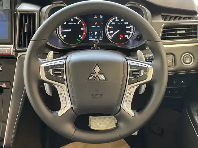 三菱 デリカＤ：５ シャモニー 埼玉県 2025(令7)年 0.1千km 黒Ⅱ e-Assist/11インチナビ/ CD/DVD/BT/USB/HDMI/フルセグ/全方位カメラ/12.8インチ後席モニター/両側電動スライドドア/ハーフレザーシート/パドルシフト/レーダークルーズコントロール/レーンキープアシスト/純正18インチアルミホイール/オートブレーキホールド/スマートキー×2/禁煙車