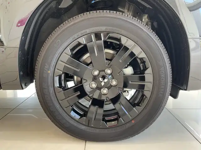 三菱 デリカＤ：５ シャモニー 埼玉県 2025(令7)年 0.1千km 黒Ⅱ e-Assist/11インチナビ/ CD/DVD/BT/USB/HDMI/フルセグ/全方位カメラ/12.8インチ後席モニター/両側電動スライドドア/ハーフレザーシート/パドルシフト/レーダークルーズコントロール/レーンキープアシスト/純正18インチアルミホイール/オートブレーキホールド/スマートキー×2/禁煙車