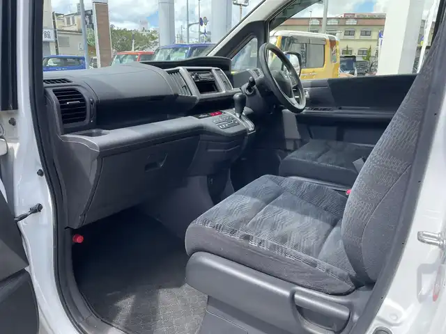 ホンダ ステップワゴン G Eセレクション 沖縄県 2014(平26)年 5.4万km ホワイトオーキッドパール (株)IDOMが運営する【じしゃロンコザ店】の自社ローン専用車両になりますこちらは現金またはオートローンご利用時の価格です。自社ローンご希望の方は別途その旨お申付け下さい/CD再生　/片側パワースライドドア　/ETC　/クルーズコントロール/アイドリングストップ　/スマートキー　/コーナーセンサー　/純正フロアマット　/パワーステアリング　/パワーウィンドウ　