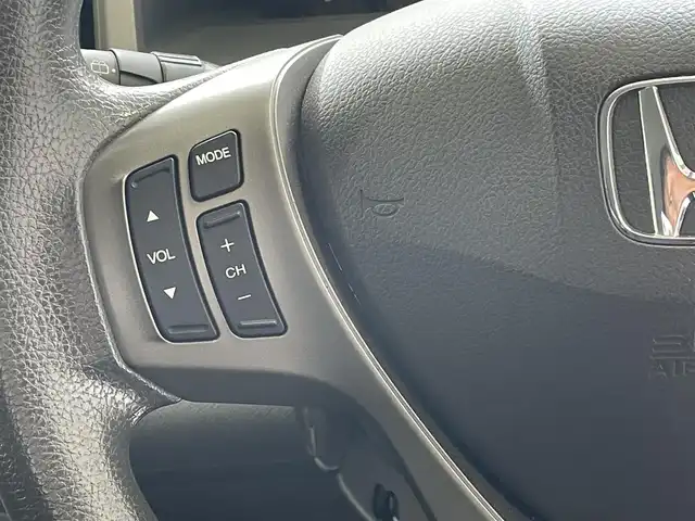 ホンダ ステップワゴン G Eセレクション 沖縄県 2014(平26)年 5.4万km ホワイトオーキッドパール (株)IDOMが運営する【じしゃロンコザ店】の自社ローン専用車両になりますこちらは現金またはオートローンご利用時の価格です。自社ローンご希望の方は別途その旨お申付け下さい/CD再生　/片側パワースライドドア　/ETC　/クルーズコントロール/アイドリングストップ　/スマートキー　/コーナーセンサー　/純正フロアマット　/パワーステアリング　/パワーウィンドウ　