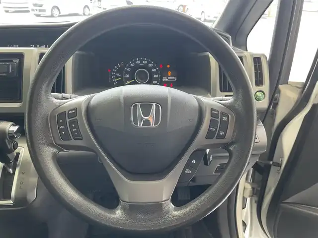 ホンダ ステップワゴン G Eセレクション 沖縄県 2014(平26)年 5.4万km ホワイトオーキッドパール (株)IDOMが運営する【じしゃロンコザ店】の自社ローン専用車両になりますこちらは現金またはオートローンご利用時の価格です。自社ローンご希望の方は別途その旨お申付け下さい/CD再生　/片側パワースライドドア　/ETC　/クルーズコントロール/アイドリングストップ　/スマートキー　/コーナーセンサー　/純正フロアマット　/パワーステアリング　/パワーウィンドウ　