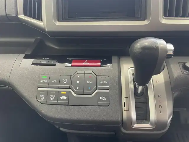 ホンダ ステップワゴン G Eセレクション 沖縄県 2014(平26)年 5.4万km ホワイトオーキッドパール (株)IDOMが運営する【じしゃロンコザ店】の自社ローン専用車両になりますこちらは現金またはオートローンご利用時の価格です。自社ローンご希望の方は別途その旨お申付け下さい/CD再生　/片側パワースライドドア　/ETC　/クルーズコントロール/アイドリングストップ　/スマートキー　/コーナーセンサー　/純正フロアマット　/パワーステアリング　/パワーウィンドウ　