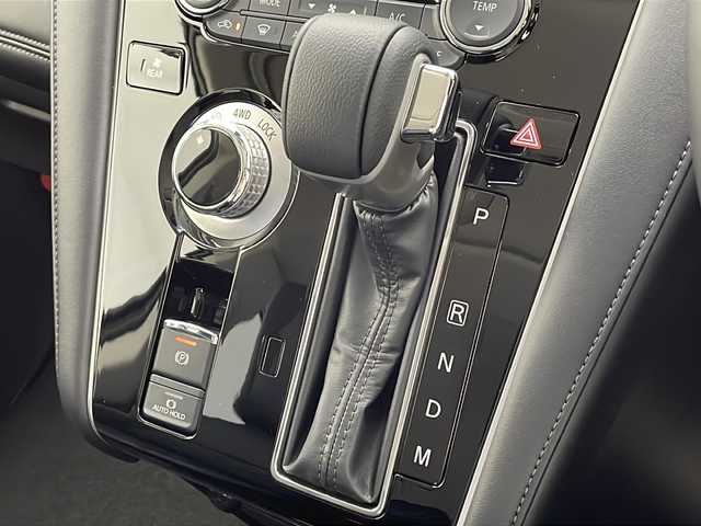 三菱 デリカＤ：５ ブラックエディション 千葉県 2025(令7)年 0.1千km ホワイトダイヤモンド 登録済未使用車/衝突軽減ブレーキ/レーンキープアシスト/レーダークルーズコントロール/社外メモリナビ/（フルセグ/Bluetooth/CD/DVD/FM/AM）/バックカメラ/フリップダウンモニター/アイドリングストップ/ステアリングヒーター/パドルシフト/LEDヘッドライト/電動格納ミラー