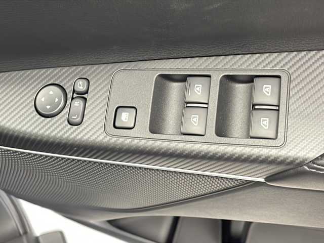 三菱 デリカＤ：５ ブラックエディション 千葉県 2025(令7)年 0.1千km ホワイトダイヤモンド 登録済未使用車/衝突軽減ブレーキ/レーンキープアシスト/レーダークルーズコントロール/社外メモリナビ/（フルセグ/Bluetooth/CD/DVD/FM/AM）/バックカメラ/フリップダウンモニター/アイドリングストップ/ステアリングヒーター/パドルシフト/LEDヘッドライト/電動格納ミラー