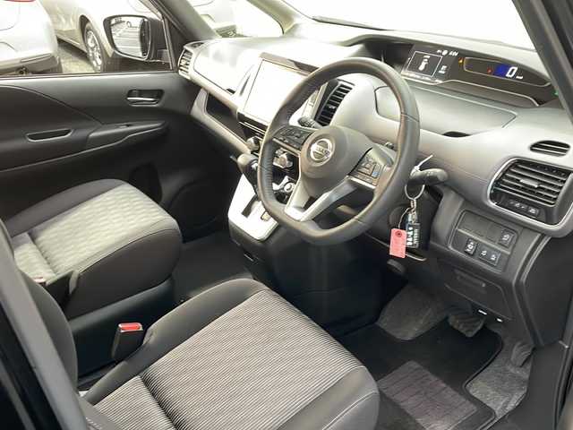 日産 セレナ ハイウェイスター V 広島県 2021(令3)年 2.7万km ダイヤモンドブラック プロパイロット /純正10インチナビ/CD/DVD/Blu-ray/DTV/Bluetooth/アラウンドビューモニター/純正フリップダウンモニター/両側パワースライドドア/デジタルインナーミラー /LEDオートライト/オートハイビーム/ビルトインETC/ドライブレコーダー/コーナーセンサー /BSM/純正アルミホイール/スマートキー/プッシュスタート