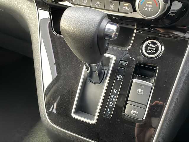 日産 セレナ ハイウェイスター V 広島県 2021(令3)年 2.7万km ダイヤモンドブラック プロパイロット /純正10インチナビ/CD/DVD/Blu-ray/DTV/Bluetooth/アラウンドビューモニター/純正フリップダウンモニター/両側パワースライドドア/デジタルインナーミラー /LEDオートライト/オートハイビーム/ビルトインETC/ドライブレコーダー/コーナーセンサー /BSM/純正アルミホイール/スマートキー/プッシュスタート